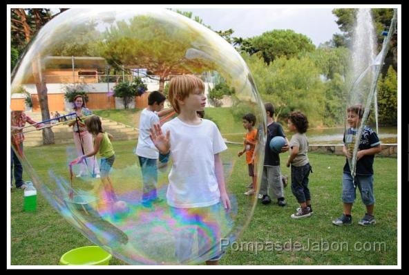 La magia de tocar una pompa