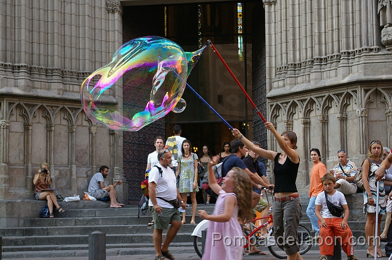 pompasdejabon-13.jpg - Descubrir el arte de hacer pompas de jabón. En estas paginas pretendemos aportar elementos para descubrir que se puede hacer mirando y experimentando con las pompas de jabón