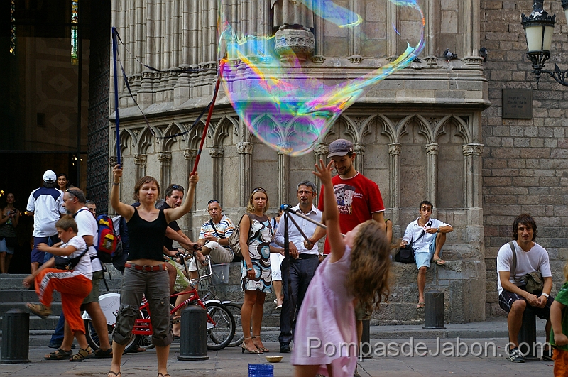 pompasdejabon-14.jpg - ¿Por qué no aprovechar las tardes de verano para hacer pompas de jabón? Es fácil: solamente necesitás detergente y agua.