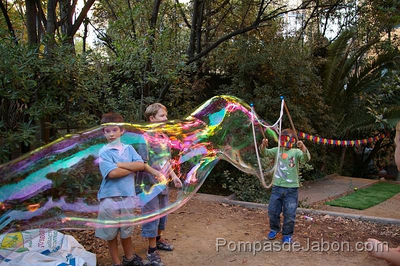 pompasdejabon-20.jpg - Animanción de fiestas infantiles pompas jabón, fiestas de cumpleaños, animadores de fiestas, castillos hinchables, payasos barcelona, espectaculos para niños