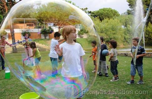 Diviértete creando súper burbujas de jabón con niños – Pompas de jabón  gigantes