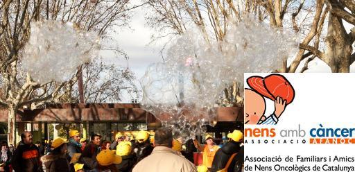 Fiesta lúdica de Burbujas de jabón solidarias con proyecto Possat la gorra de la Afanoc 2010 Burbujas de jabón solidarias con la Afanoc 2010